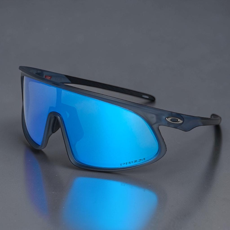 Gafas de sol deportivas OakGlasses RSLV con montura gris translúcida y lentes de espejo azul Prizm