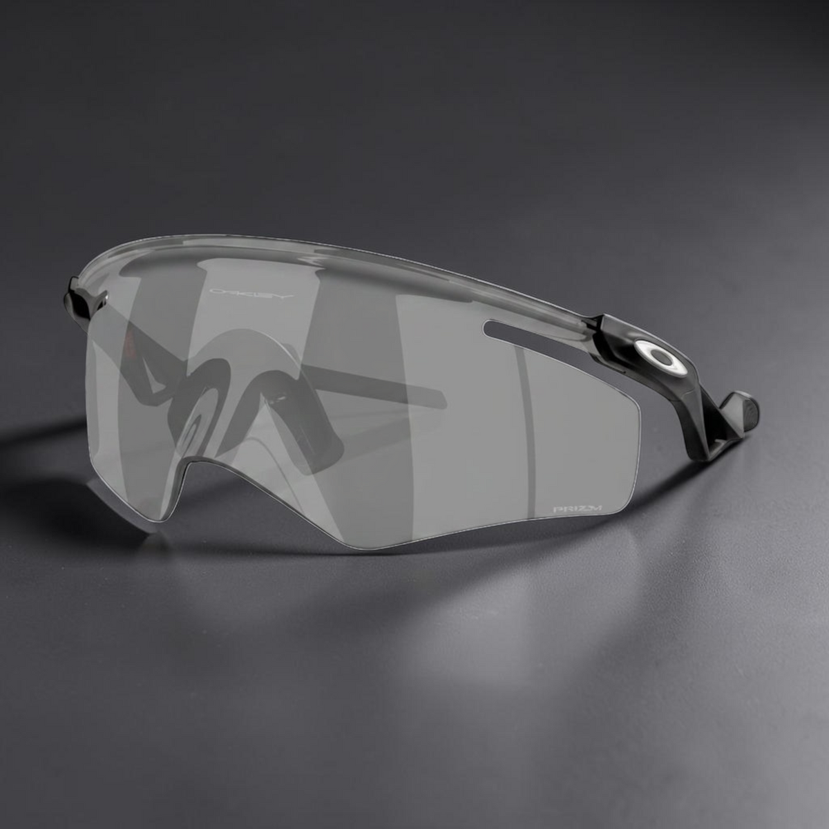 Gafas de sol deportivas OakGlasses Kato QNTM con lente gris envolvente y diseño sin montura para alto rendimiento