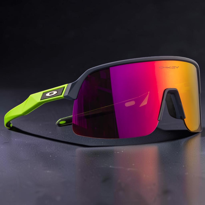 Gafas de sol deportivas OakGlasses Sutro Lite con montura gris y verde neón y lentes reflectantes de color rojo