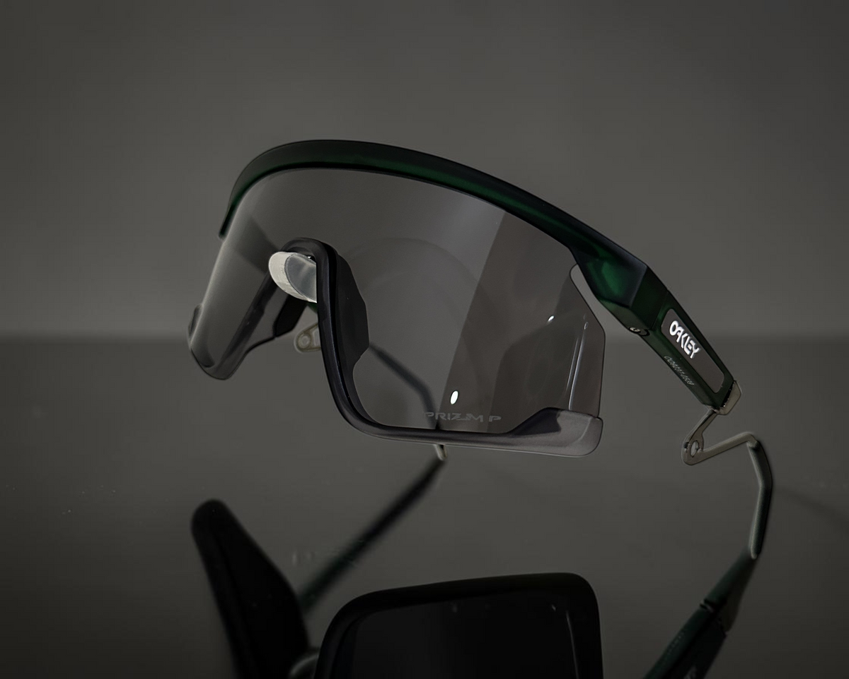Gafas de sol OakGlasses BXTR Metal con montura verde oscuro y lentes grises Prizm de estilo deportivo envolvente