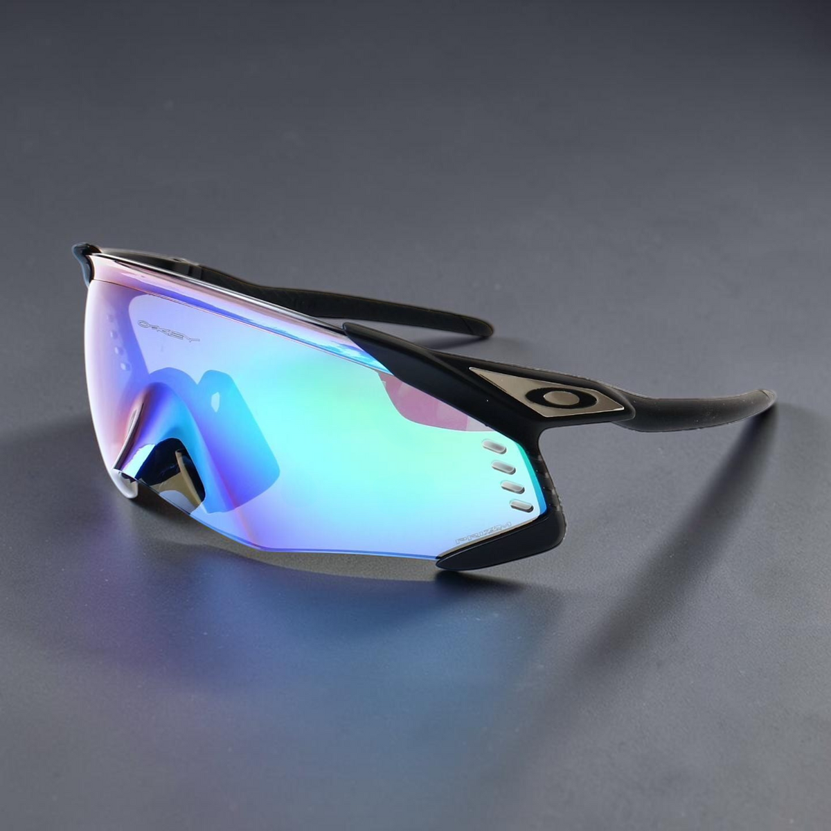 Gafas deportivas OakGlasses Kato Velo con lente envolvente iridiscente azul y montura negra mate