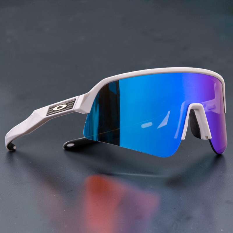 Gafas de sol deportivas OakGlasses Sutro Lite Sweep con montura blanca y lente reflectante azul
