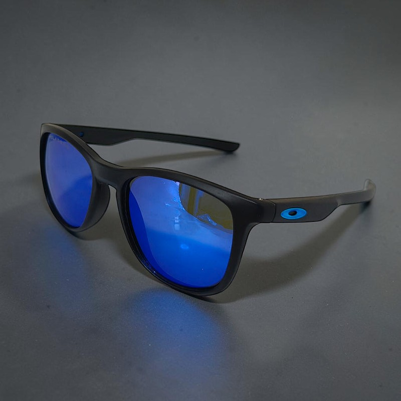 Gafas de sol OakGlasses Trillbe X con montura negra mate y lentes espejadas de color azul vibrante