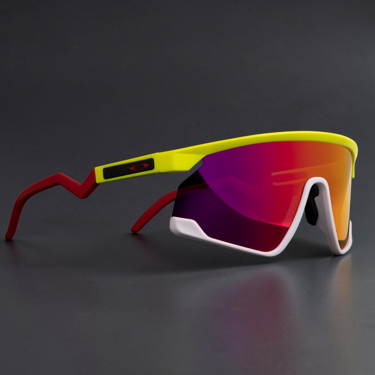 Gafas de sol deportivas OakGlasses Bxtr con montura amarilla y blanca y lentes reflectantes rojas y naranjas