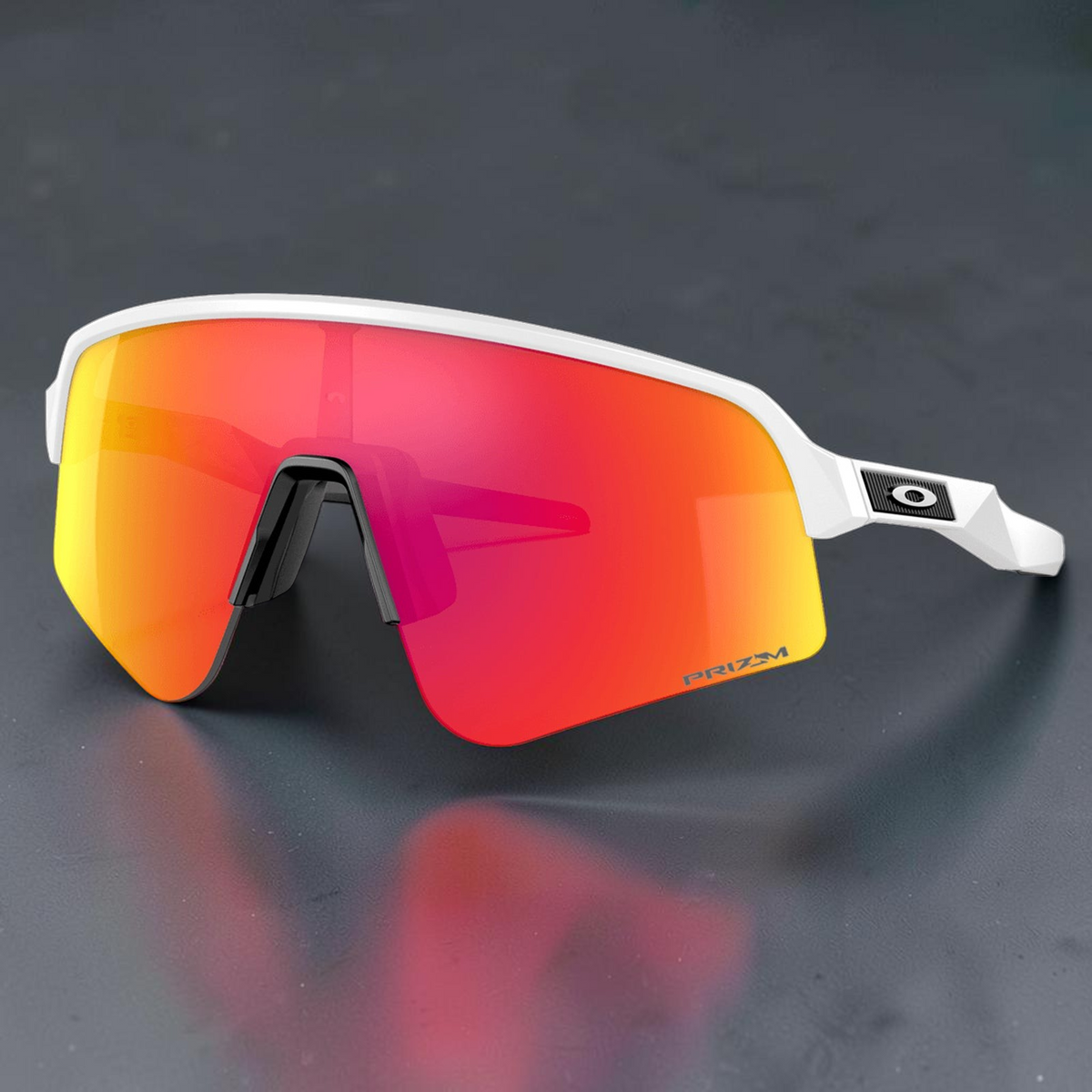 Gafas de sol deportivas OakGlasses Sutro Lite Sweep con montura blanca y lentes Prizm de espejo rojo