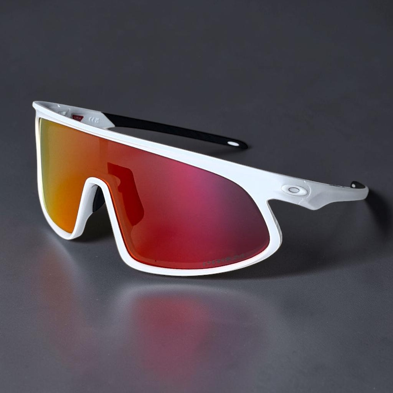 Gafas de sol deportivas OakGlasses RSLV con montura blanca y lentes de espejo rojas y naranjas