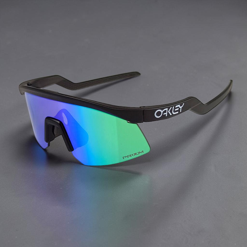 Gafas de sol deportivas OakGlasses Hydra con montura negra y lentes de espejo verdes Prizm de diseño envolvente