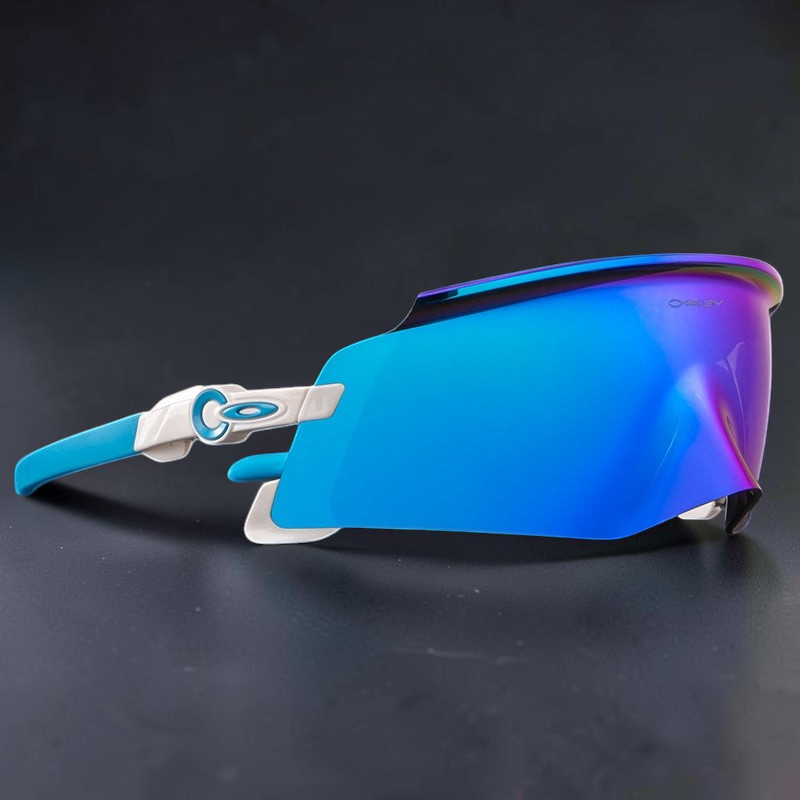 Gafas de sol deportivas OakGlasses Kato con lente envolvente azul iridiscente y montura blanca de diseño aerodinámico